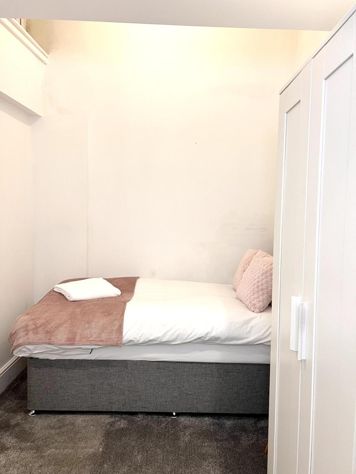 Apartment Modern 2 Bedroom In Centre With Free Wifi *